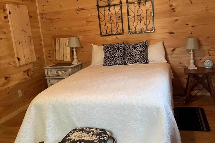 Moore Road Cabin 1 Pet Friendly