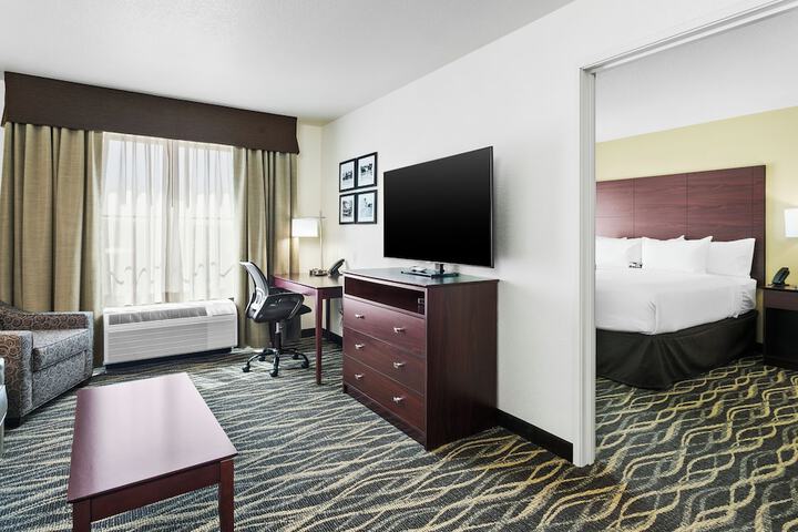 Room 25 of 99