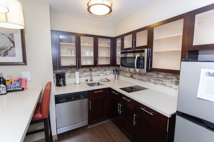 Staybridge Suites Bowling Green by IHG