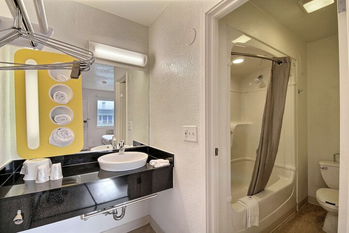 Room 13 of 29