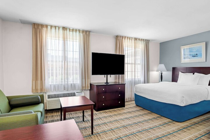 Room 33 of 47