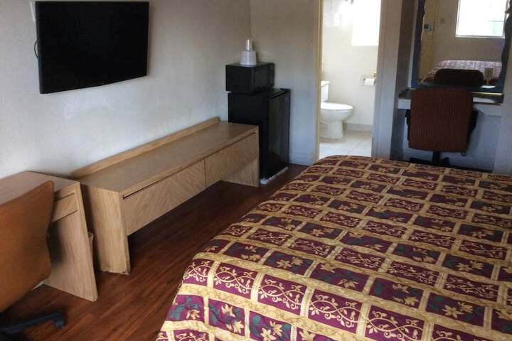 Room 27 of 51