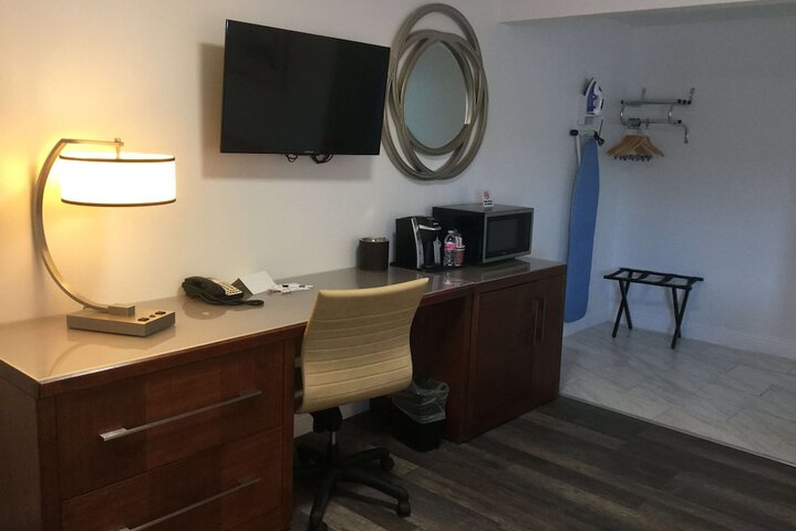 Room 13 of 25