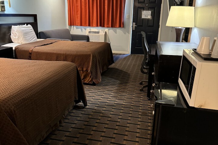 Room 18 of 37