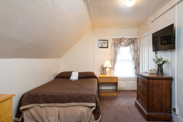 Room 27 of 30
