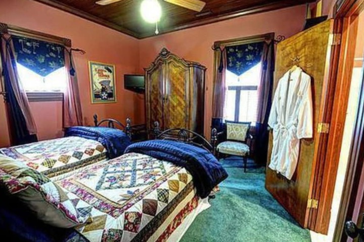 Room 12 of 25