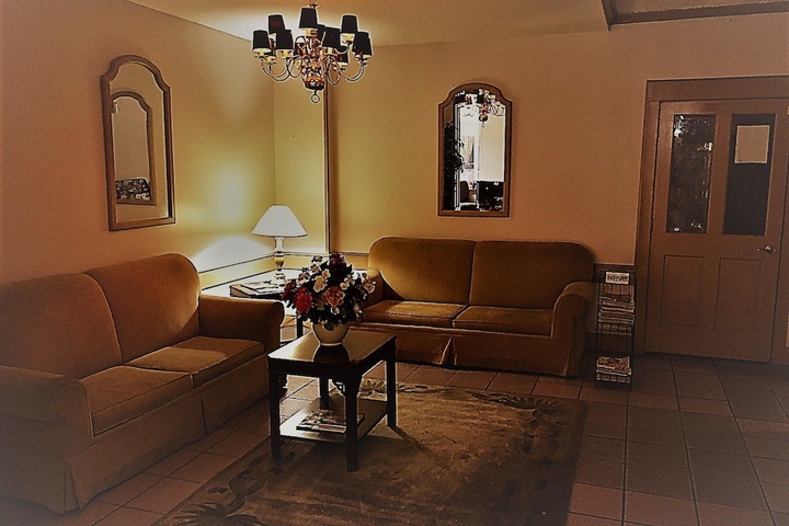 Lounge 21 of 21