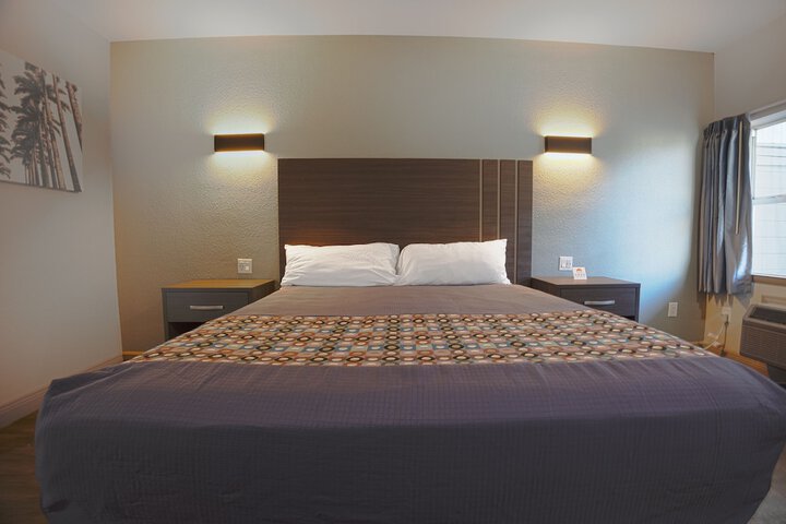 Room 33 of 126