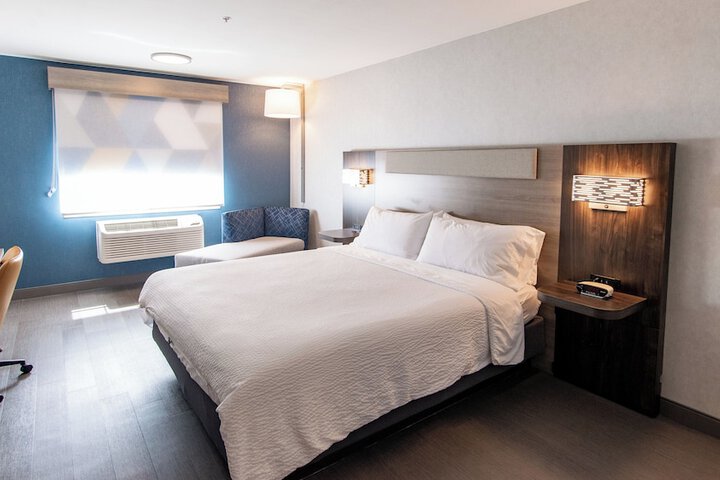 Room 40 of 61