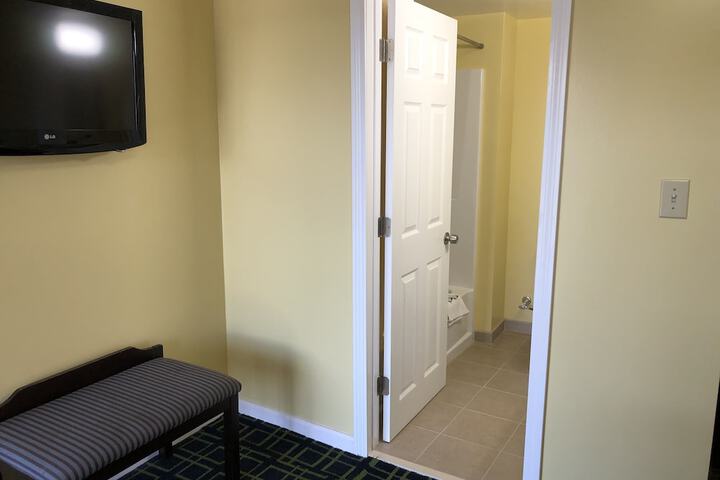 Room 15 of 18