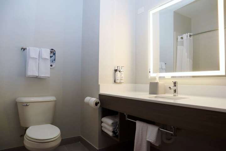 Room 10 of 32