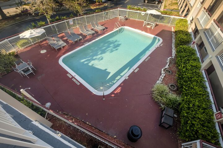 Pool 6 of 15