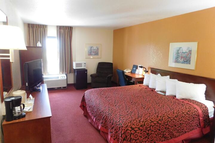 Room 33 of 43