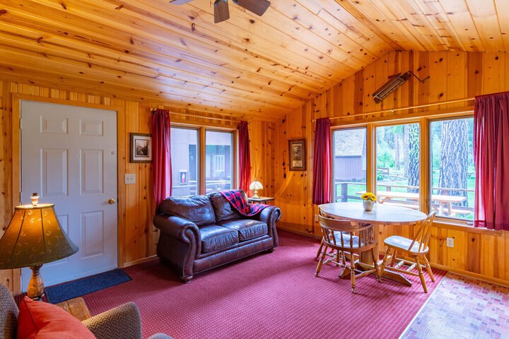 Lake Creek Lodge