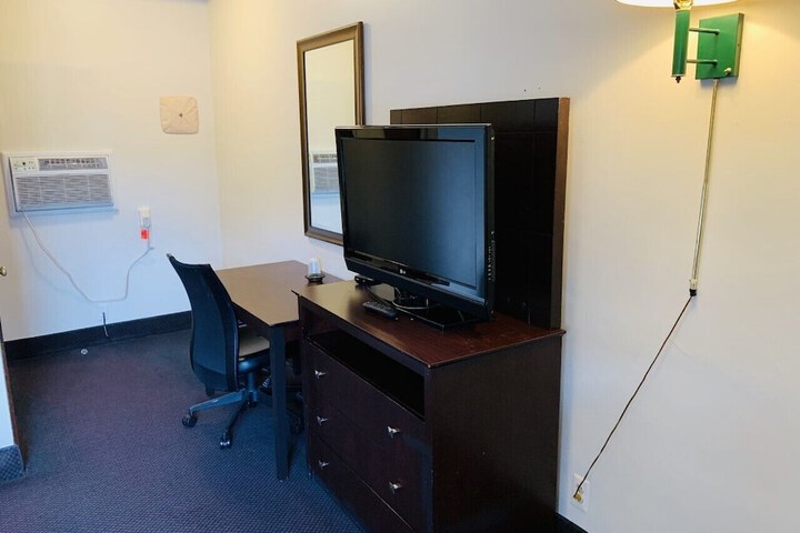 Room 7 of 18
