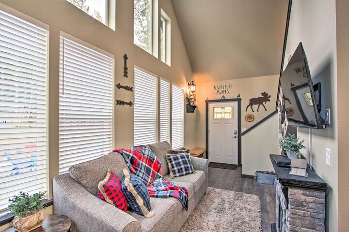Cozy Cabin - 5 Miles to Mt. Rainier National Park!