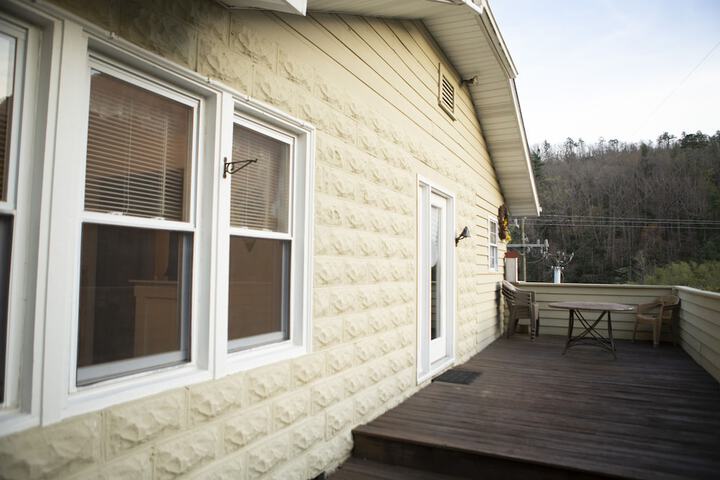 The Chimney Rock Inn & Cottages