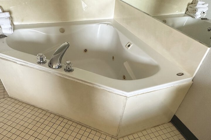 Hot Tub 30 of 30