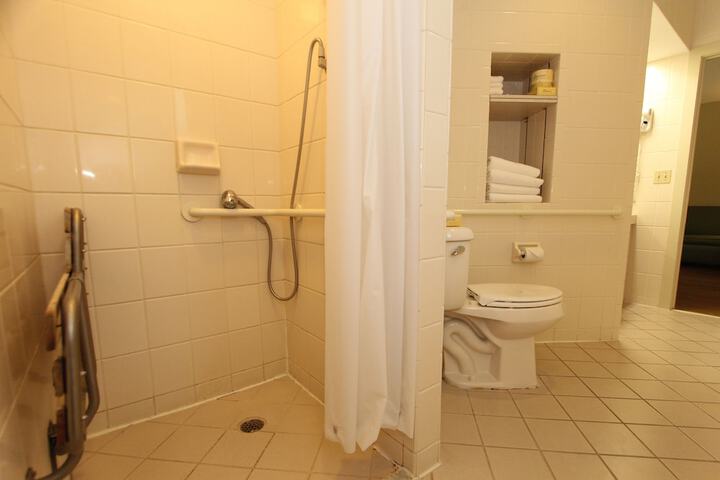 Room 27 of 133