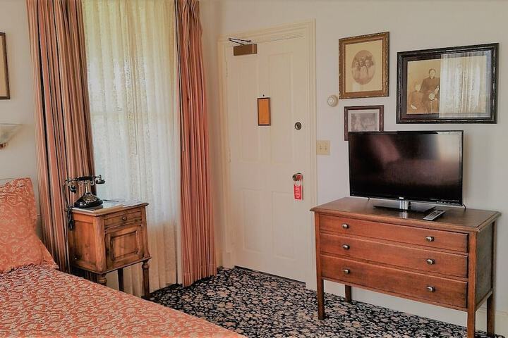 Room 10 of 20