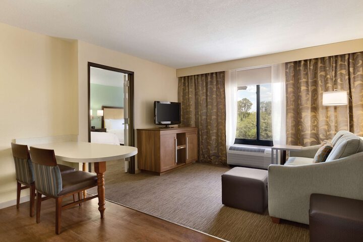 Room 25 of 36