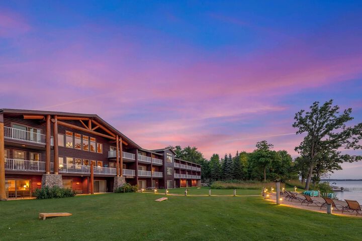 Best Western Premier The Lodge on Lake Detroit