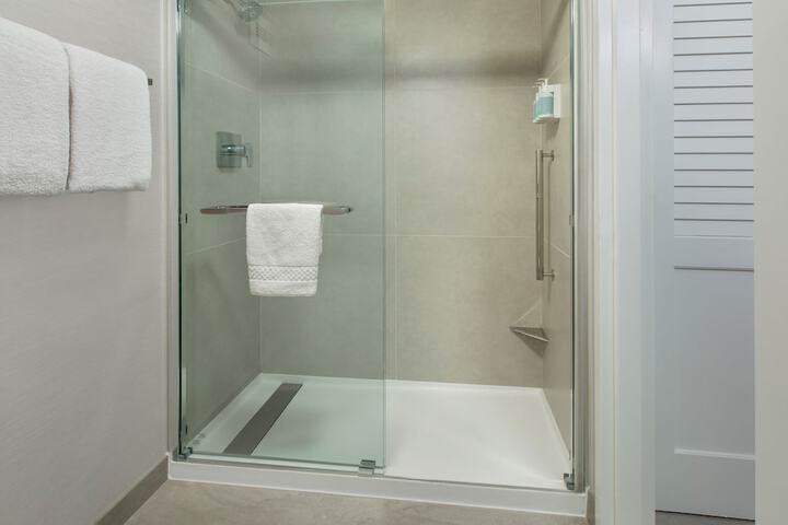 Room 12 of 38