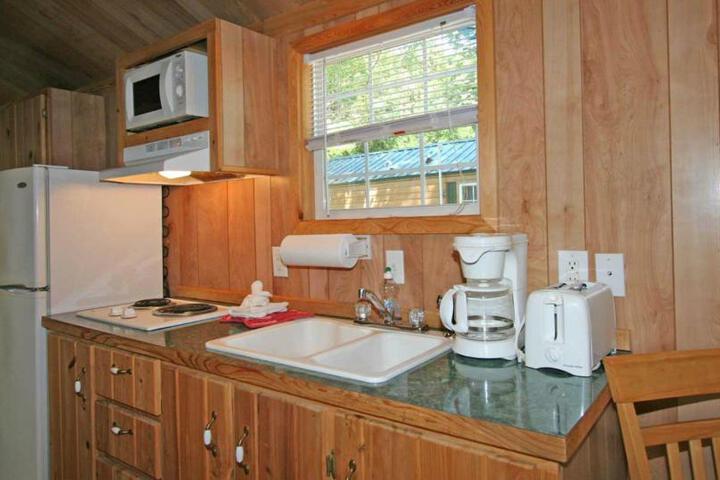 Robin Hill Camping Resort Premium Cottage 9