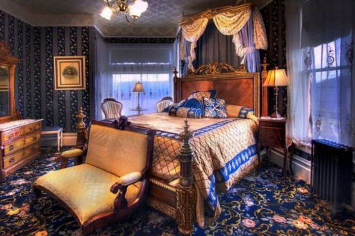 Gingerbread Mansion Inn