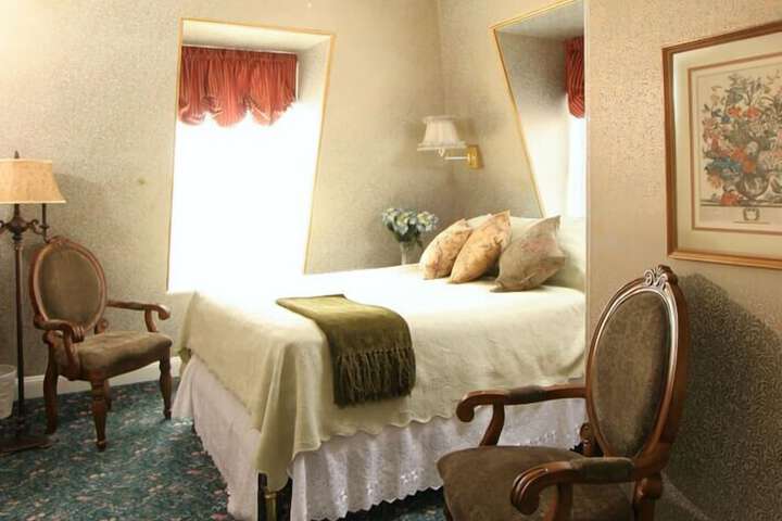 Room 43 of 128