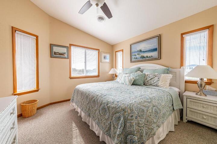 Duck R Way - Poteskeet Ocean View, 260 Yds to Beach, Pool, Hot Tub, Walk to Downtown Duck