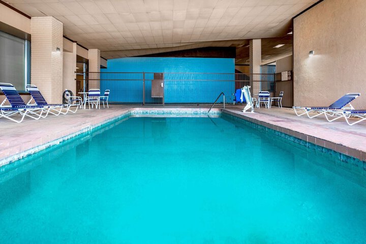 Days Inn & Suites by Wyndham Clovis