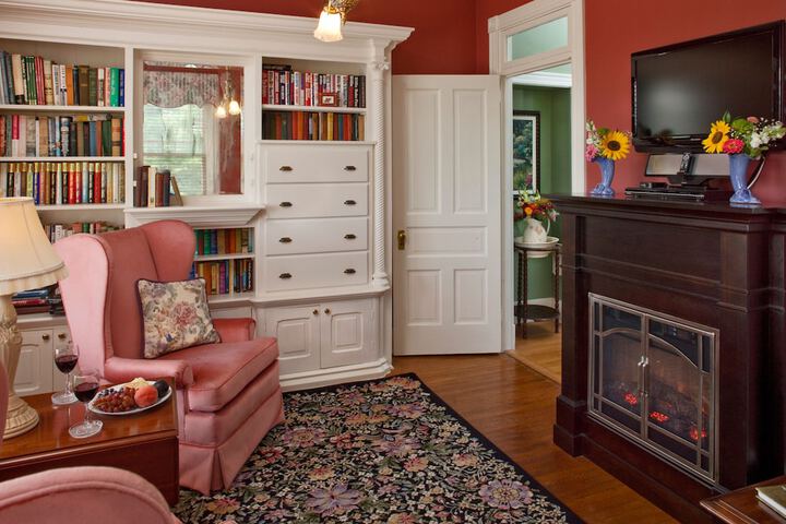 B. F. Hiestand House Bed & Breakfast