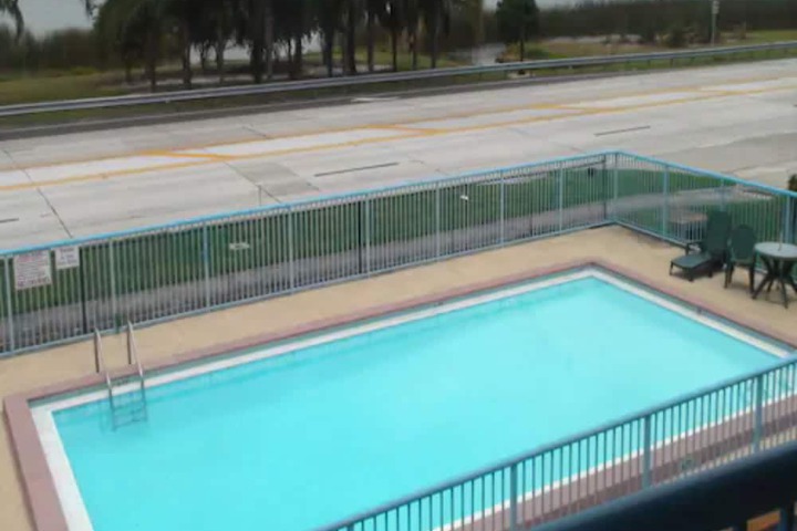 Pool 4 of 21