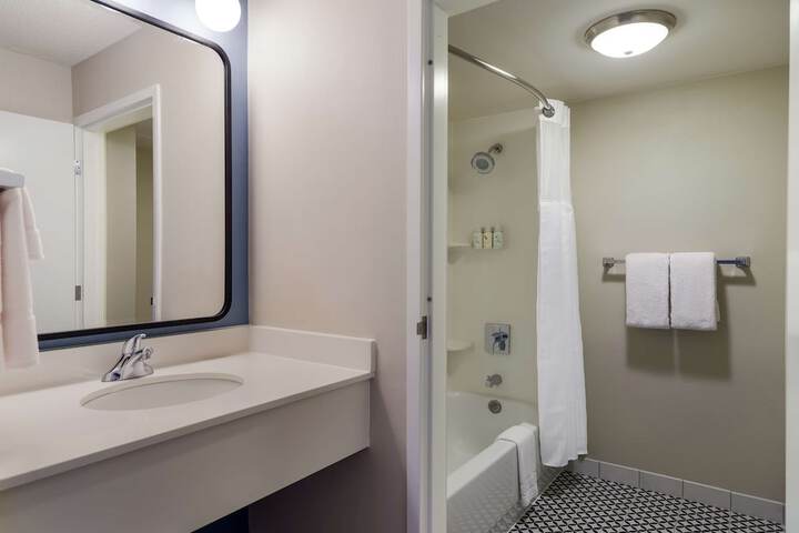 Sonesta Select San Francisco Airport Oyster Point Waterfront
