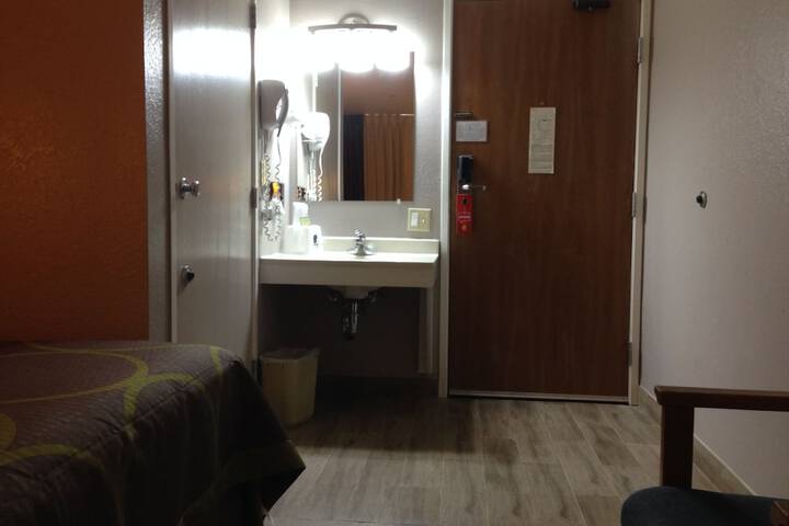 Room 7 of 19