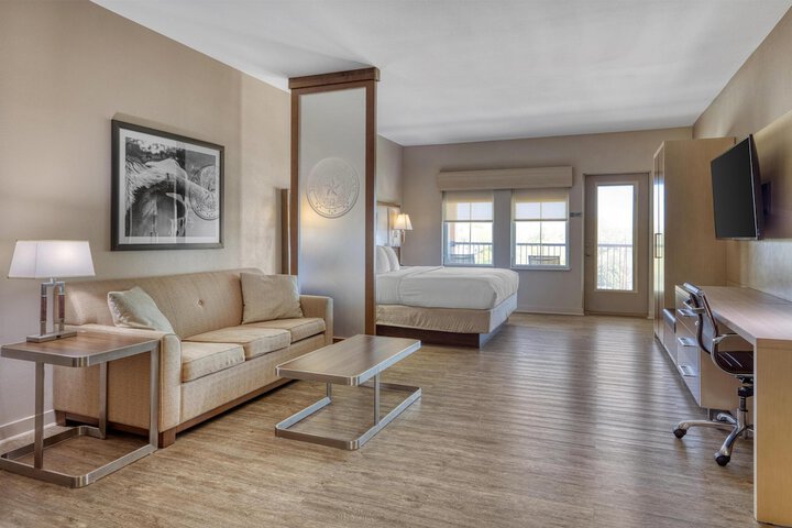 Best Western Bandera Suites & Saloon