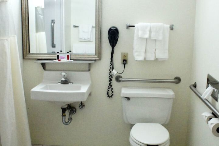 Room 18 of 25