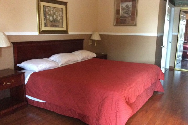 Room 27 of 46