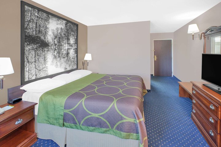 Super 8 by Wyndham Lowell / Bentonville/Rogers Area