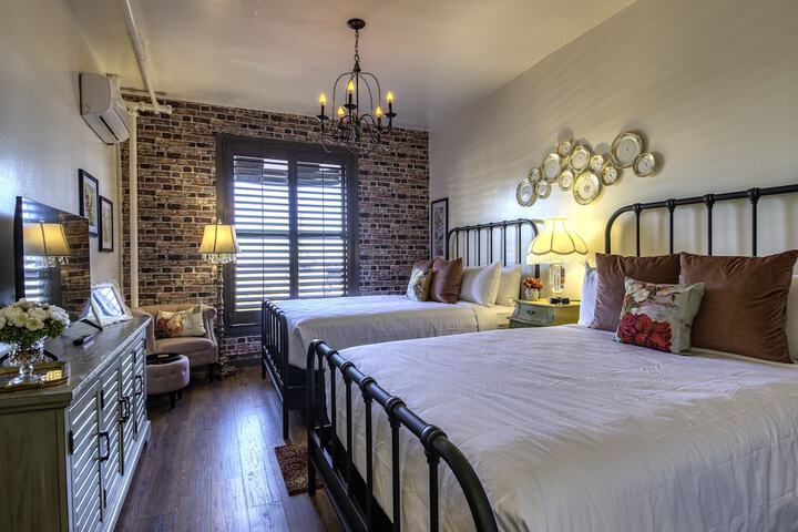 Room 13 of 28