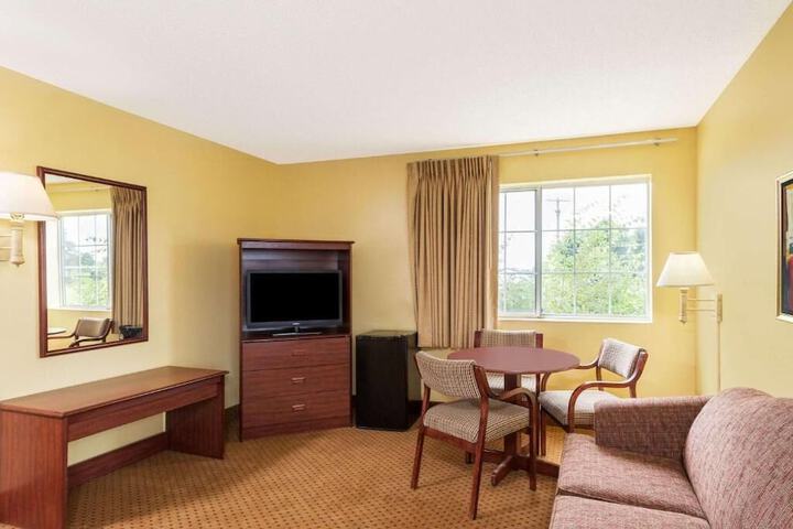 Western Inn & Suites