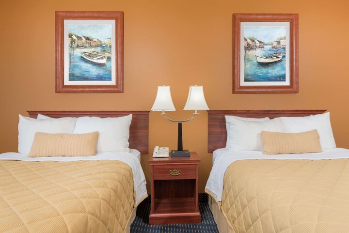 Room 8 of 25