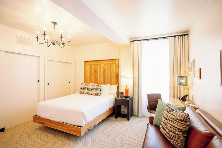 Room 32 of 72