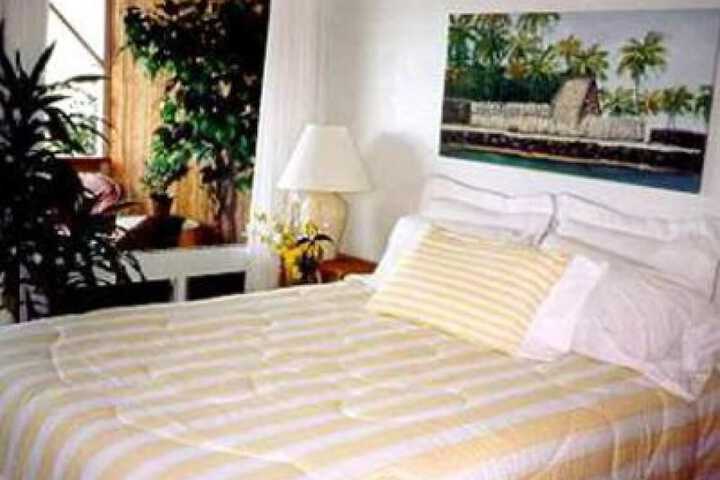 Hale-hoola B & B