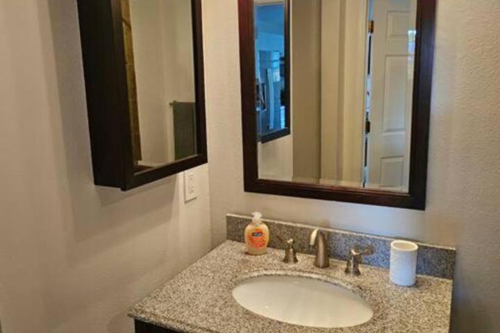 Cozy Two Bedrooms Apartment in Valrico