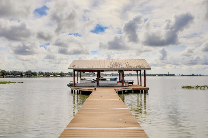Florida Retreat w / Patio Boat Dock & Shuffleboard