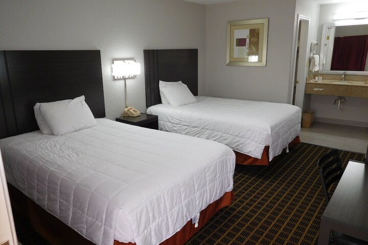 Room 9 of 12