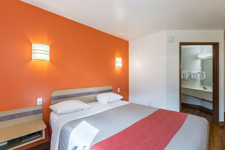 Room 15 of 34