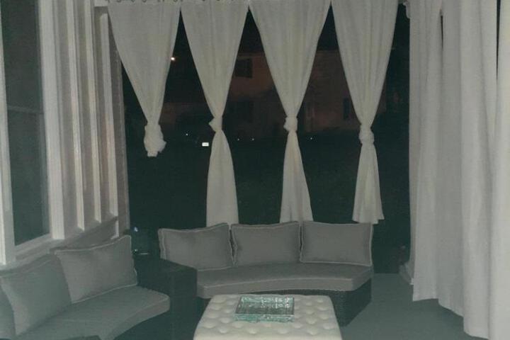 Cozy Turret Room at Nottingham Place in Wise with Plush Queen Bed Private Detached Full Bath